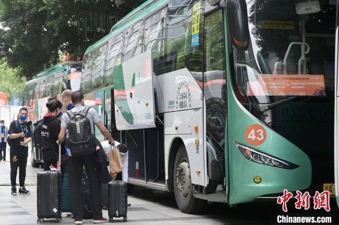 　　　　为什么超智人要扑灭地球上的人类　　　　作为造物主超智人一向存眷着地球上的生命，可是星际文明因为隔离而变异构成新物种的可能性很高，而2、3前年前或许超智人发现了人类的基因与地球生物的突变组合可能天生导致超智人扑灭的异型，是以沉沦生物手艺和生物兵器的超智人感触感染到了惊骇，是以在2000年前超智人决议往地球扑灭本身造出来的人类，只不外超智人的飞船仍是遭到了异型的攻击，没能成行。